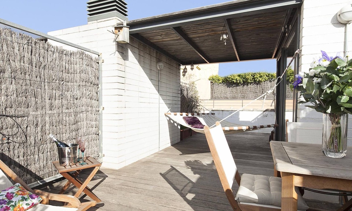 El Putget i Farro Apartment | Private Terrace Penthouse that Accommodates 6 guests near the center