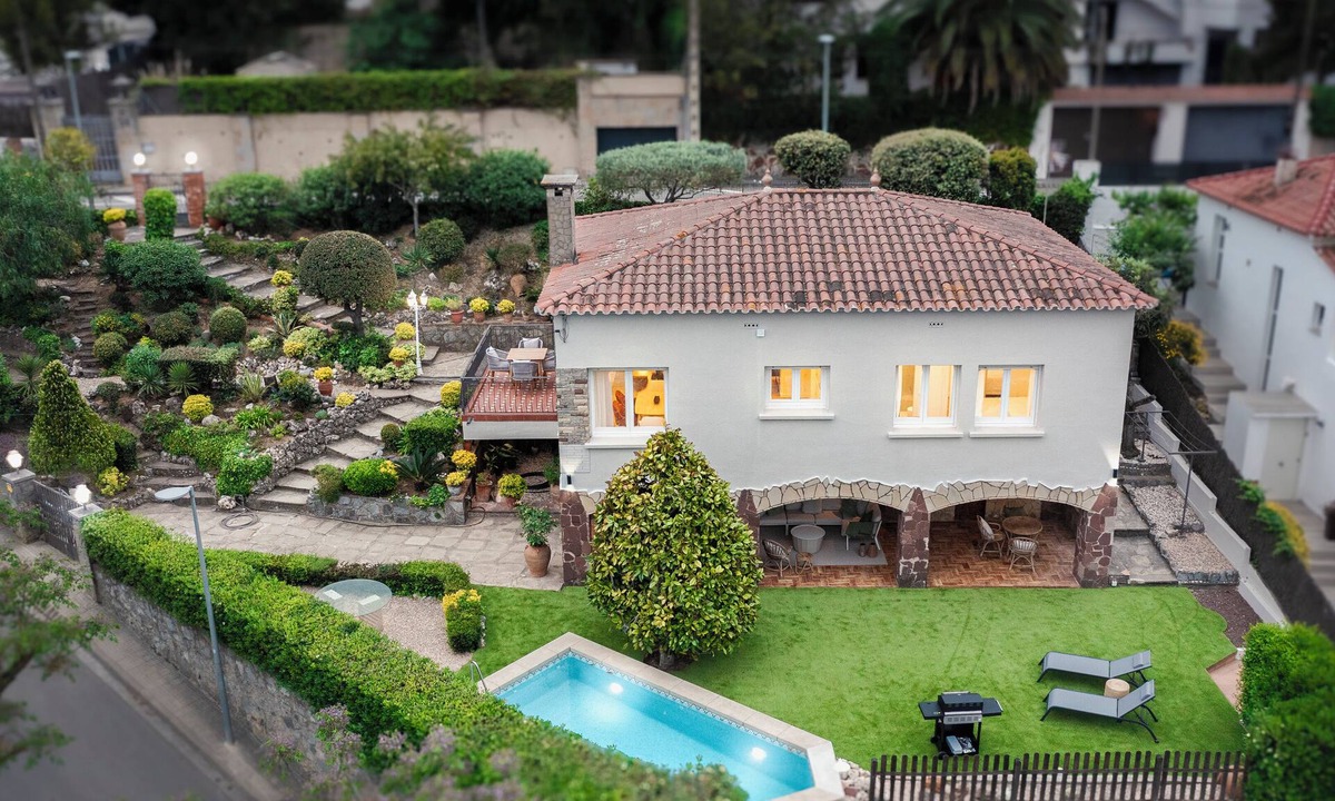 Sant Cugat del Valles House | Renovada en 2024 a 10 Minutos de Barcelona