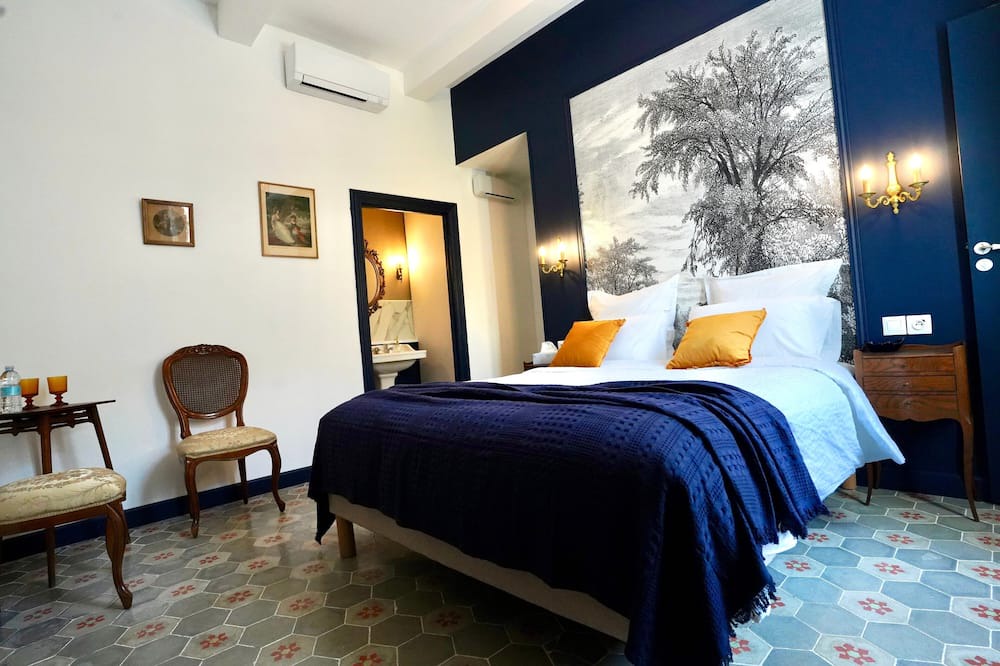 Treilles Apartment | Room "Cers" with Shared Terrace, Wi-Fi and Air Conditioning