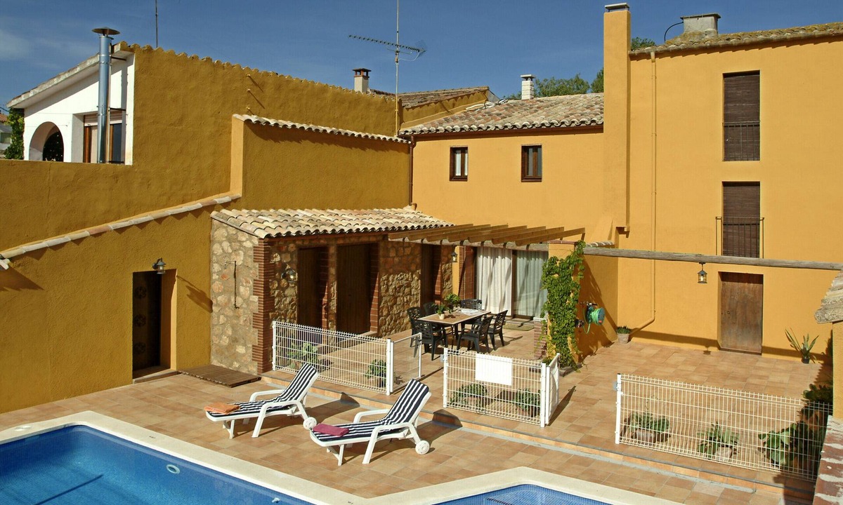 Avinyonet del Penedes Cottage | Rural house with private pool, close to the mountains and vineyards.
