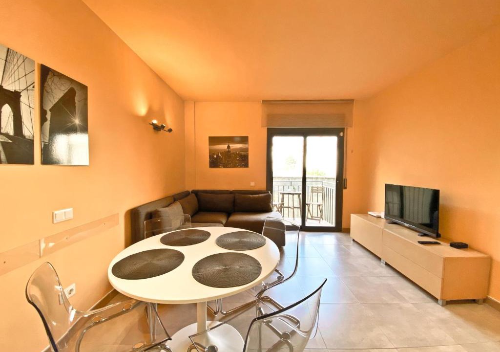 Vic - Remei Apartment | Urban Manresa-City center apartment with balcony