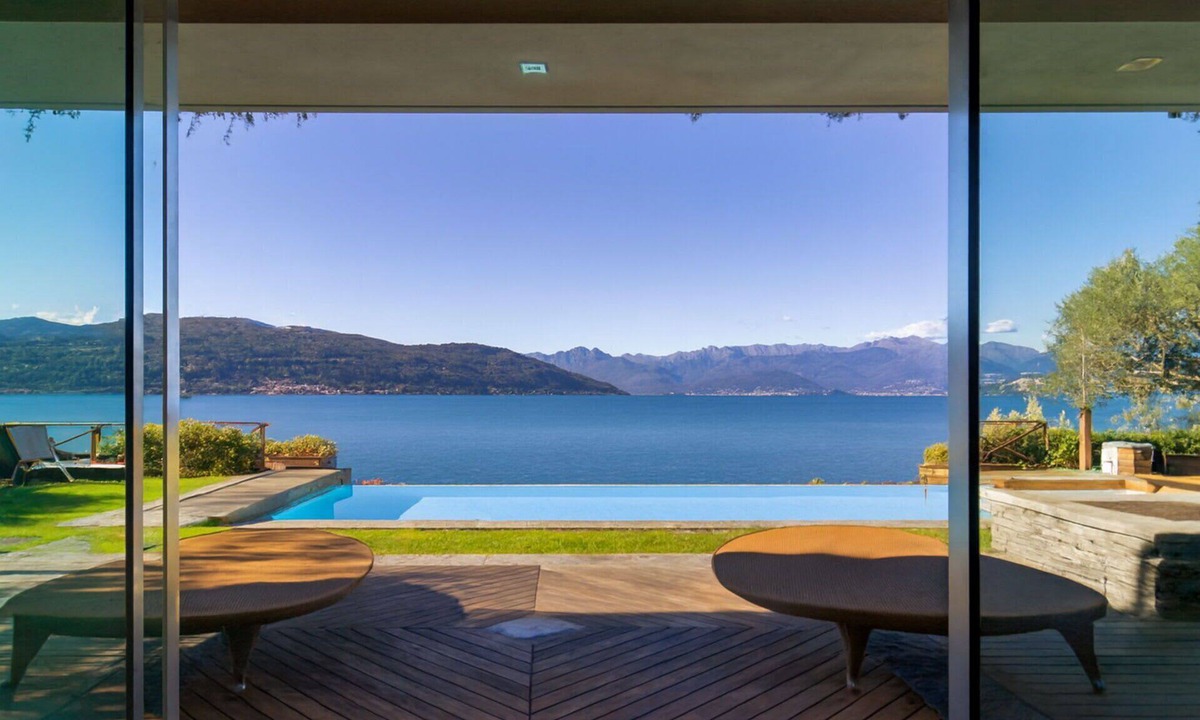 Ispra Villa | Villa Ispra Summary: