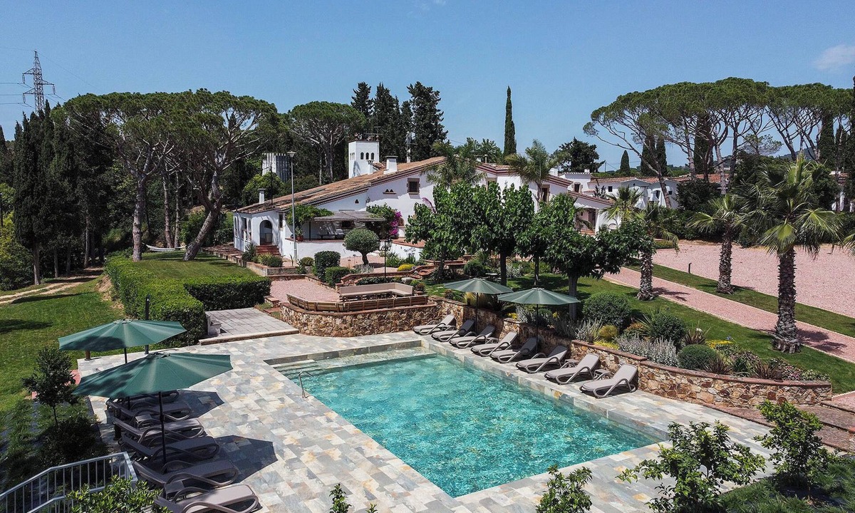 Tordera Villa | Villa 'Masia Luxmarspa' with mountain views, Wi-Fi and air conditioning