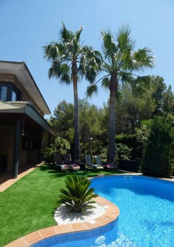 Canyelles Villa | Washingtonia Villa near Sitges