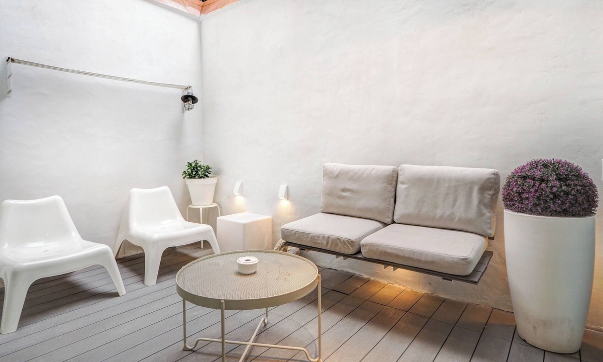 White | Sitges Town Center
