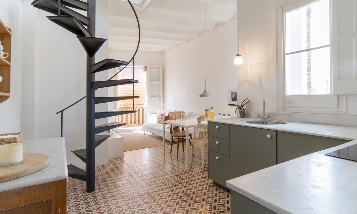 El Parc i la Llacuna del Poblenou Apartment | White Penthouse Apartment
