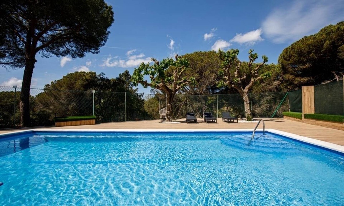 El Mas Mora House | Wonderful house with large pool and forest