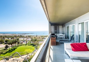 808 - Beachfront Apartment w/Pool