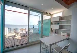 Blue sea front by Hello Homes Sitges