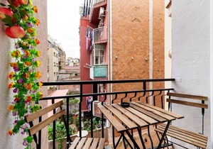 Cozy 3 Bedroom flat with Balcony close to Plaza España!