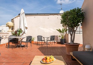 DELUXE THREE BEDROOM APARTMENT