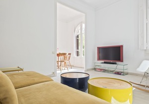 Elegant and spacious 2 bedroom apartment in Barcelona with private balcony