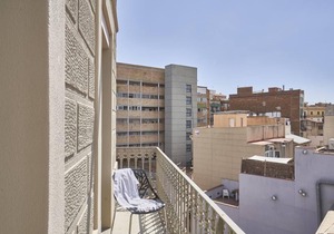 Great 3-bedroom apartment ideal for families near Sants Station