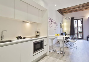 Lovely 2 bedroom with balcony next to Plaza España
