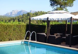 Luxurious Cottage in Sant Salvador de Guardiola with Pool
