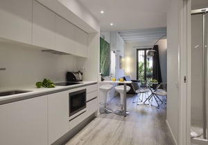 One bedroom with lovely balcony next Plaza España