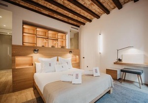 Petit Luxe St. Pere