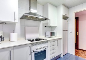 Spacious 4 Bedroom Apartment Fira BCN & Camp Nou