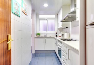 Spacious 4 Bedroom Apartment Fira BCN & Camp Nou