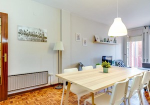 Spacious 4 Bedroom Apartment Fira BCN & Camp Nou