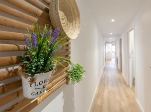 Stay Fabra | Porta