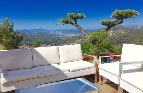 Torrelles de Llobregat Hotel | 100 m² Hotel ∙ 127 guests