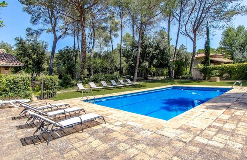 Castellar del Valles Villa | 1000 m² Villa ∙ 7 bedrooms ∙ 16 guests