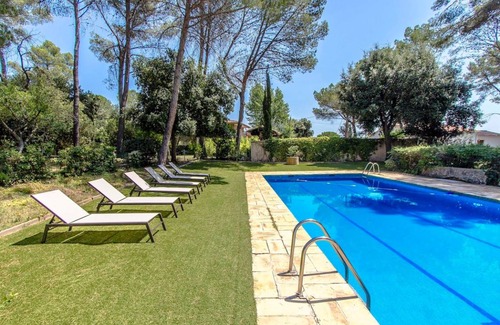 Castellar del Valles Villa | 1000 m² Villa ∙ 7 bedrooms ∙ 16 guests