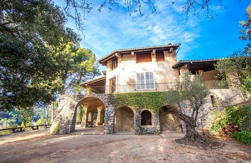 Castellar del Valles Villa | 1000 m² Villa ∙ 7 bedrooms ∙ 16 guests