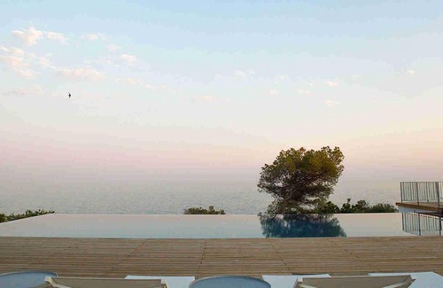 Vilanova I la Geltru Villa | 1000 m² Villa ∙ 6 bedrooms ∙ 12 guests