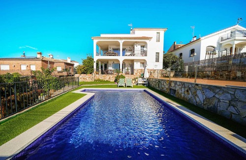 Barcelona House | 110 m² House ∙ 3 bedrooms ∙ 5 guests