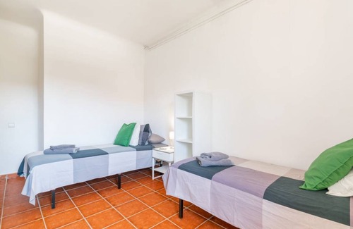 Bellaterra Other | 1200 m² Shared room ∙ 1 bedroom ∙ 1 guest