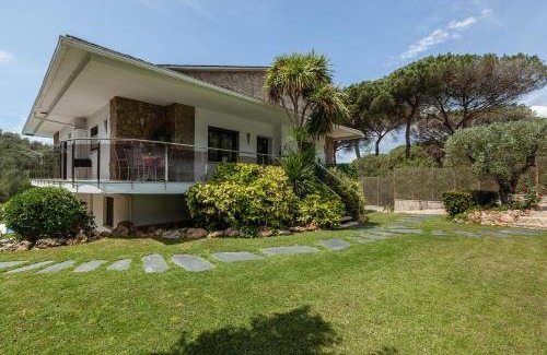 Llinars del Valles Villa | 140 m² Villa ∙ 4 bedrooms ∙ 10 guests