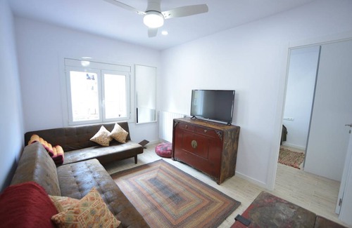 Sants-Badal Resort | 150 m² Private room ∙ 1 bedroom ∙ 1 guest