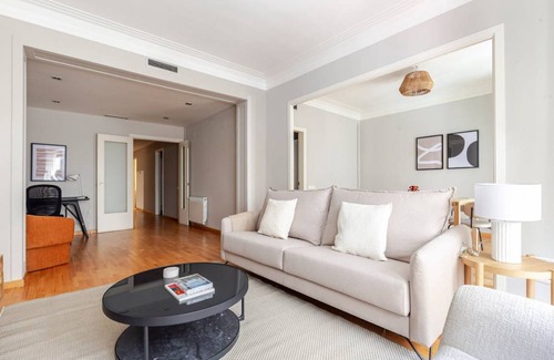 Sant Gervasi Apartment | 156 m² Apartment ∙ 4 bedrooms ∙ 7 guests