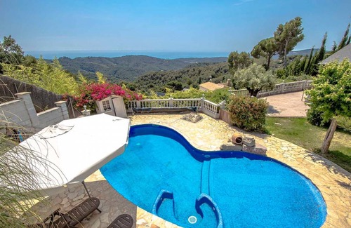 Sant Cebria de Vallalta Villa | 180 m² Villa ∙ 4 bedrooms ∙ 9 guests