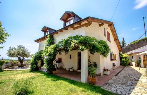 Sant Cebria de Vallalta Villa | 180 m² Villa ∙ 4 bedrooms ∙ 9 guests