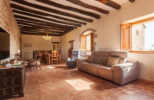 Sant Mateu de Bages House | 180 m² House ∙ 4 bedrooms ∙ 13 guests