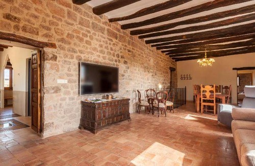 Sant Mateu de Bages House | 180 m² House ∙ 4 bedrooms ∙ 13 guests