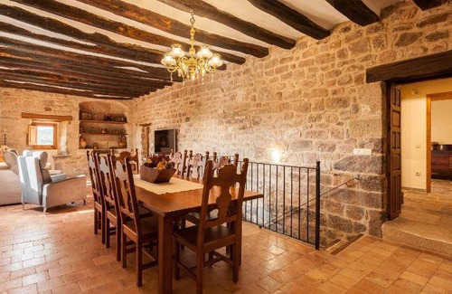 Sant Mateu de Bages House | 180 m² House ∙ 4 bedrooms ∙ 13 guests