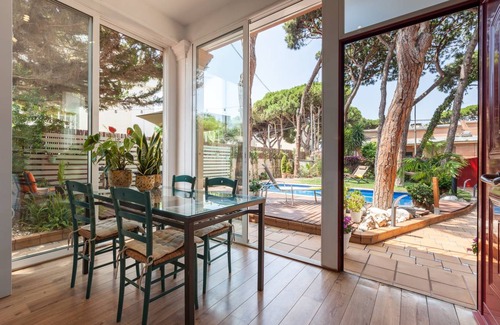 Castelldefels Villa | 200 m² Villa ∙ 3 bedrooms ∙ 6 guests
