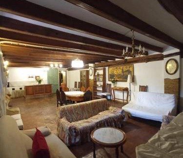 El Pla del Penedes House | 220 m² House ∙ 6 bedrooms ∙ 16 guests