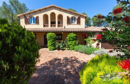 Vacarisses Villa | 250 m² Villa ∙ 5 bedrooms ∙ 9 guests