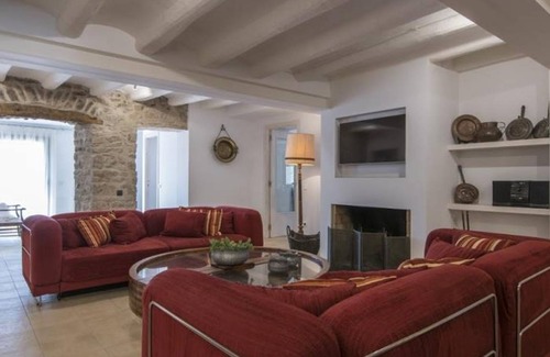 Castellnou de Bages Cottage | 290 m² Cabin ∙ 6 bedrooms ∙ 14 guests