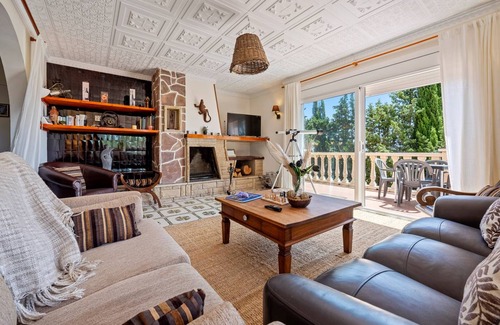 Torrelles de Foix Villa | 299 m² Villa ∙ 7 bedrooms ∙ 19 guests