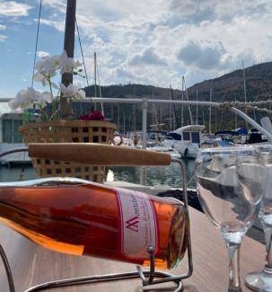 Sitges Boat Rental | 30 m² Houseboat ∙ 1 bedroom ∙ 5 guests