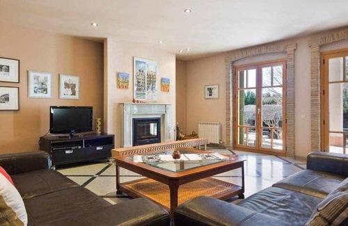 El Bruc House | 300 m² House ∙ 4 bedrooms ∙ 14 guests