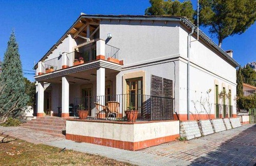 El Bruc House | 300 m² House ∙ 4 bedrooms ∙ 14 guests