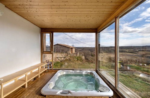 Santa Maria de Merles House | 300 m² House ∙ 6 bedrooms ∙ 14 guests