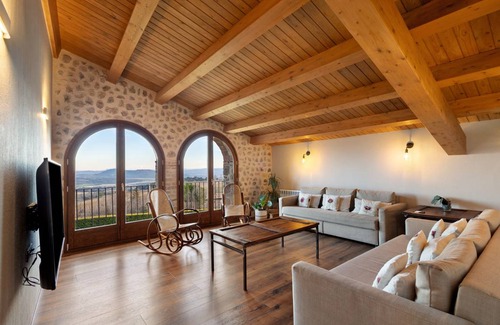 Berga House | 300 m² House ∙ 9 bedrooms ∙ 18 guests